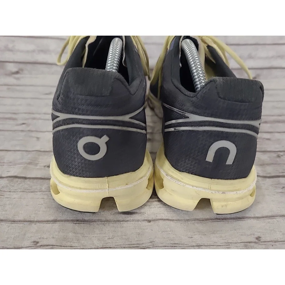 On Womens Swiss Engineering Cloudflow Gray‎ Running Shoes Sneakers Size 9